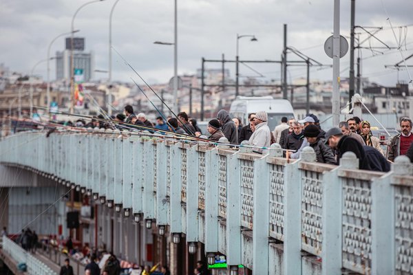 Comment les médias influencent-ils l'opinion publique en temps de crise ?