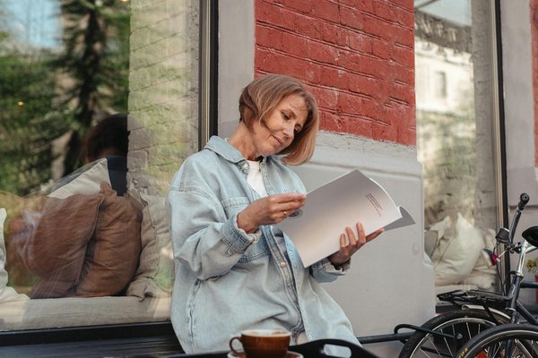 Perruque glueless prête à porter : style et confort naturels